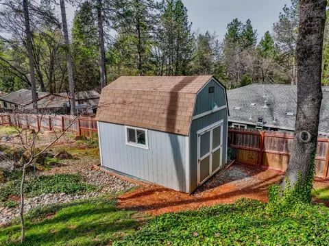 Exterior - 11818 Upper Circle Dr, Grass Valley, CA 95949 photo 8 of 14