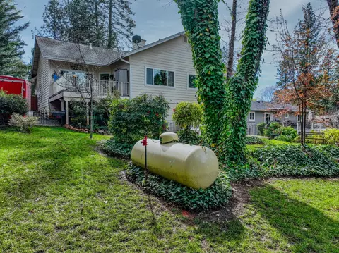 Exterior - 11818 Upper Circle Dr, Grass Valley, CA 95949 photo 11 of 14