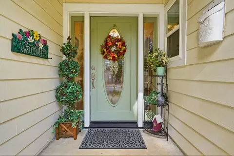 Entry Way - 11818 Upper Circle Dr, Grass Valley, CA 95949 photo 1 of 4