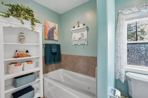 Bath - 11818 Upper Circle Dr, Grass Valley, CA 95949 photo 1 of 6