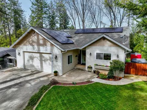 Exterior - 11818 Upper Circle Dr, Grass Valley, CA 95949 photo 3 of 14