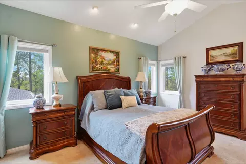 Bedroom - 11818 Upper Circle Dr, Grass Valley, CA 95949 photo 1 of 5