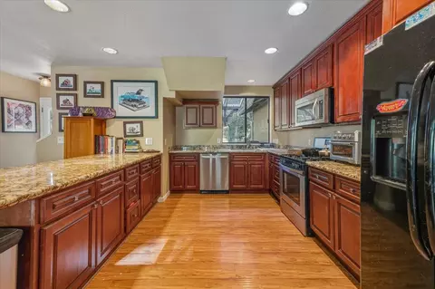Kitchen - 13999 Fifield Rd, Grass Valley, CA 95945 photo 2 of 2