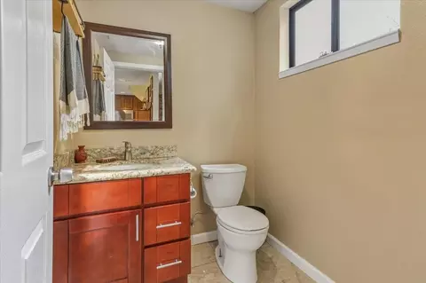 Bath - 13999 Fifield Rd, Grass Valley, CA 95945 photo 3 of 4
