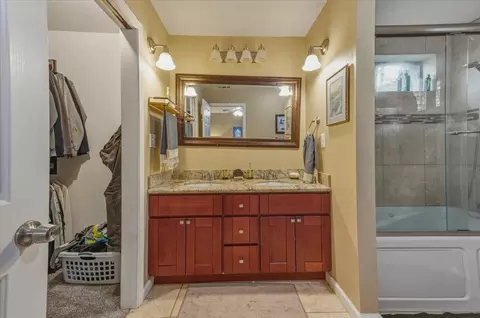 Bath - 13999 Fifield Rd, Grass Valley, CA 95945 photo 2 of 4