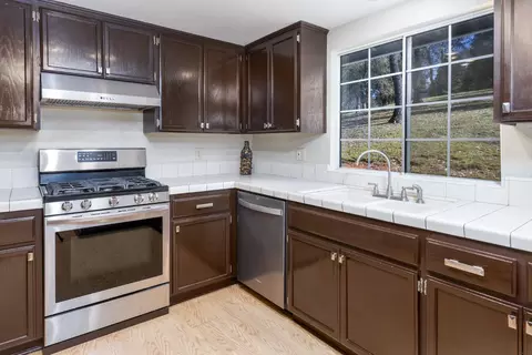 Kitchen - 4580 Sand Ridge Rd, Placerville, CA 95667 photo 2 of 2