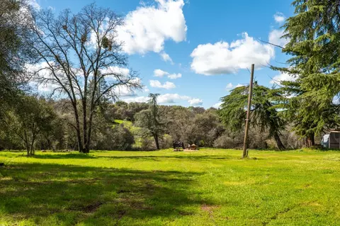 10925 Joeger Rd, Auburn, CA 95602