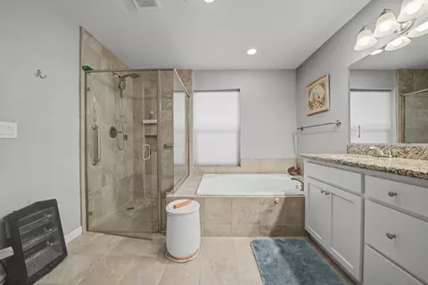 Bath - 143 Emerald Ln, Jackson, CA 95642 photo 2 of 3