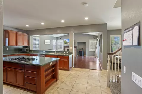 Entry Way - 4666 Treasure Ct, Turlock, CA 95382 photo 6 of 10
