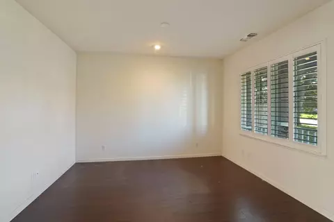 Living - 4666 Treasure Ct, Turlock, CA 95382 photo 2 of 7