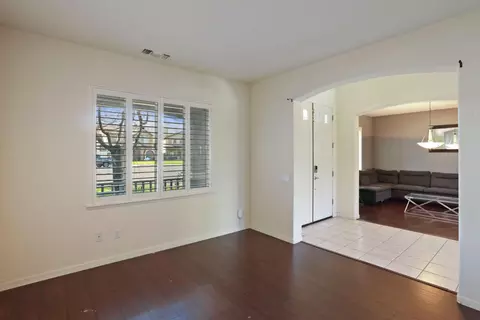 Living - 4666 Treasure Ct, Turlock, CA 95382 photo 3 of 7