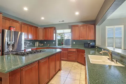 Kitchen - 4666 Treasure Ct, Turlock, CA 95382 photo 4 of 6