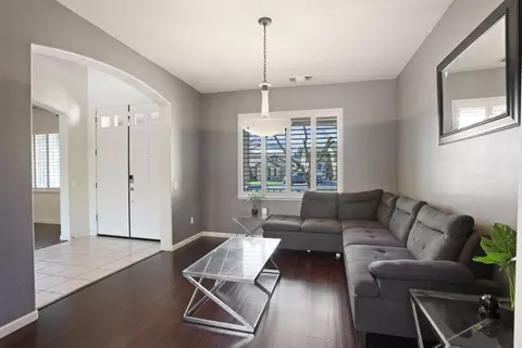 Living - 4666 Treasure Ct, Turlock, CA 95382 photo 4 of 7