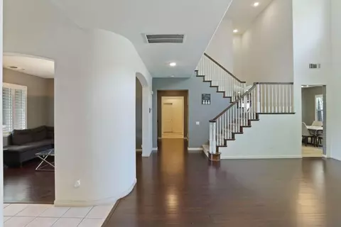Entry Way - 4666 Treasure Ct, Turlock, CA 95382 photo 4 of 10