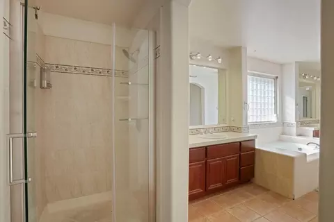 Bath - 4666 Treasure Ct, Turlock, CA 95382 photo 6 of 6