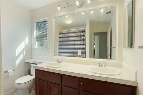 Bath - 4666 Treasure Ct, Turlock, CA 95382 photo 2 of 6