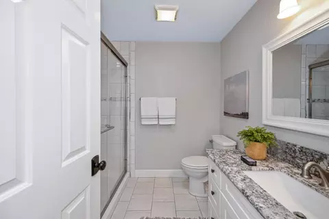 Bath - 1045 Harrington Way, Carmichael, CA 95608 photo 4 of 4