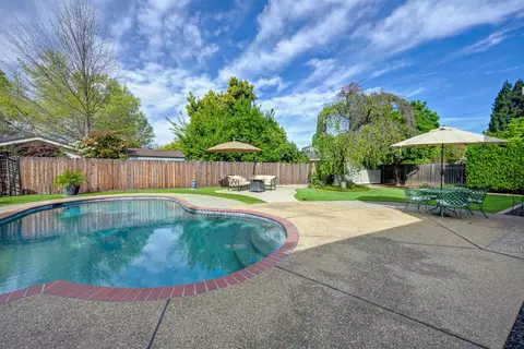 Exterior - 1045 Harrington Way, Carmichael, CA 95608 photo 4 of 16