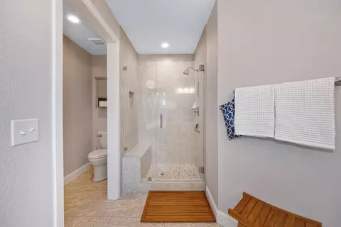 Bath - 1045 Harrington Way, Carmichael, CA 95608 photo 3 of 4