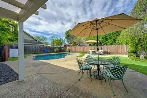 Exterior - 1045 Harrington Way, Carmichael, CA 95608 photo 11 of 16