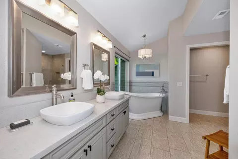 Bath - 1045 Harrington Way, Carmichael, CA 95608 photo 1 of 4