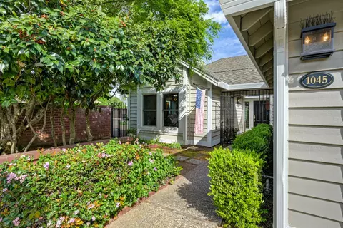 Exterior - 1045 Harrington Way, Carmichael, CA 95608 photo 2 of 16