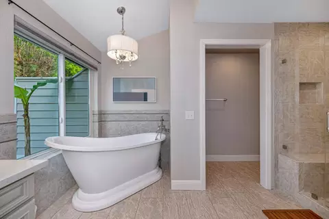 Bath - 1045 Harrington Way, Carmichael, CA 95608 photo 2 of 4