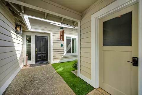 Exterior - 1045 Harrington Way, Carmichael, CA 95608 photo 7 of 16