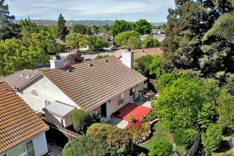 View/Area - 1007 Lourence Dr, Tracy, CA 95376 photo 3 of 7