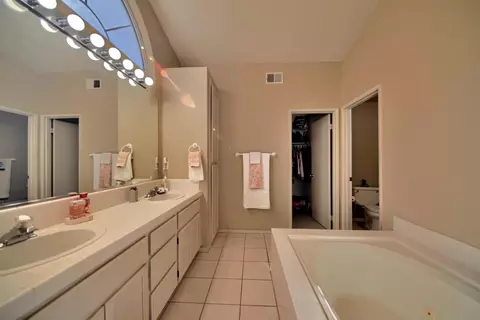 Bath - 1007 Lourence Dr, Tracy, CA 95376 photo 1 of 4