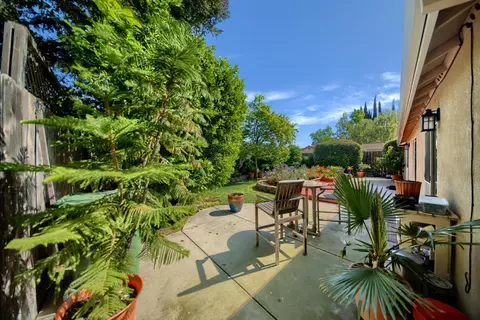 Exterior - 1007 Lourence Dr, Tracy, CA 95376 photo 8 of 14