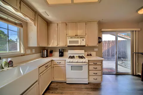 Kitchen - 1007 Lourence Dr, Tracy, CA 95376 photo 7 of 7