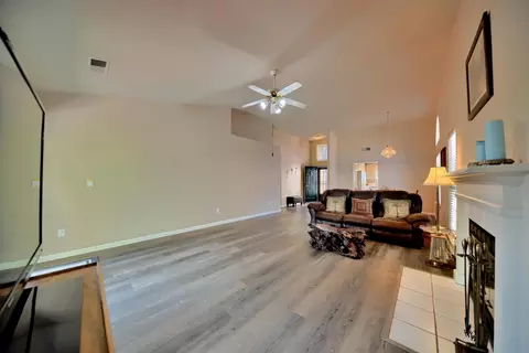 Living - 1007 Lourence Dr, Tracy, CA 95376 photo 2 of 2