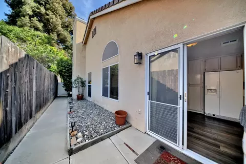 Exterior - 1007 Lourence Dr, Tracy, CA 95376 photo 11 of 14