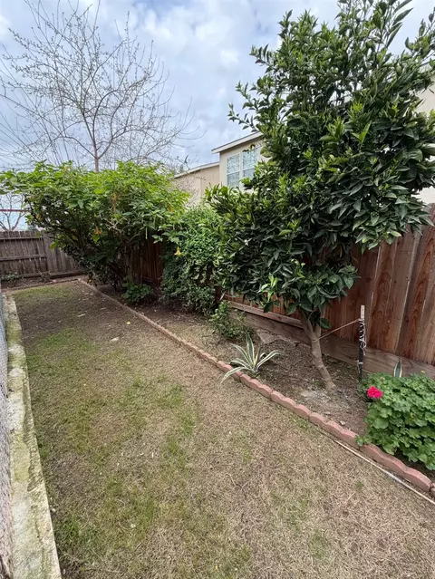 Exterior - 1281 Sunup Dr, Merced, CA 95348 photo 6 of 7