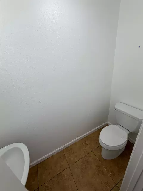 Bath - 1281 Sunup Dr, Merced, CA 95348 photo 1 of 6