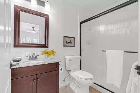 Bath - 5525 Marden St, Davis, CA 95618 photo 1 of 3