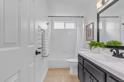 Bath - 5525 Marden St, Davis, CA 95618 photo 2 of 3