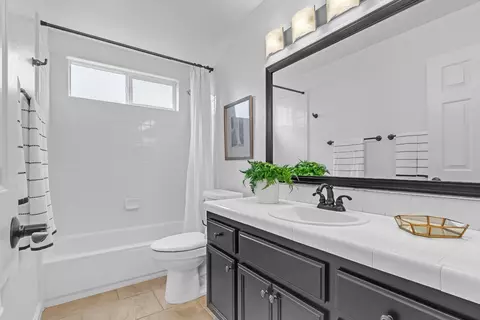 Bath - 5525 Marden St, Davis, CA 95618 photo 3 of 3
