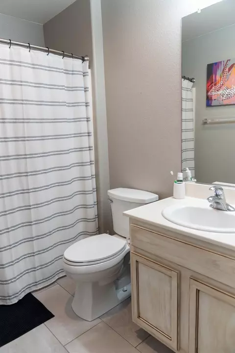 Bath - 6904 Melody Ct, Hughson, CA 95326 photo 1 of 4