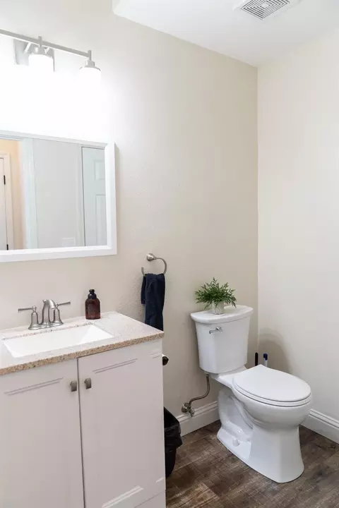 Bath - 6904 Melody Ct, Hughson, CA 95326 photo 4 of 4