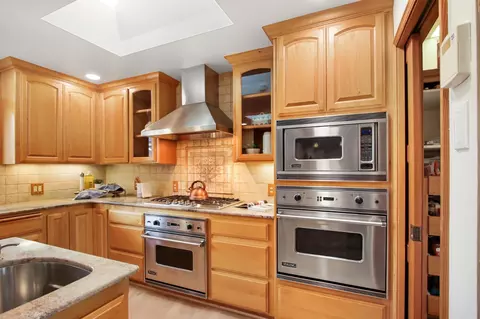 Kitchen - 38385 Larue Way, Davis, CA 95616 photo 4 of 7