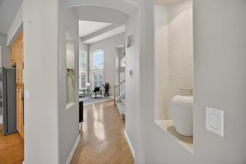 Entry Way - 5216 Wyndham Oak Ln, Carmichael, CA 95608 photo 1 of 8