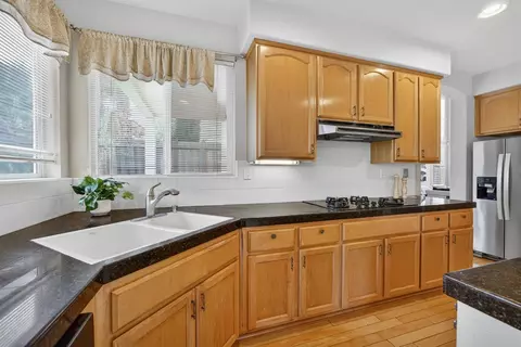 Kitchen - 5216 Wyndham Oak Ln, Carmichael, CA 95608 photo 4 of 5
