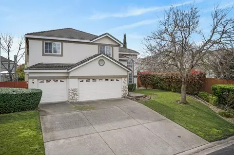 Exterior - 5216 Wyndham Oak Ln, Carmichael, CA 95608 photo 2 of 8