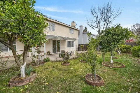 Exterior - 5216 Wyndham Oak Ln, Carmichael, CA 95608 photo 6 of 8