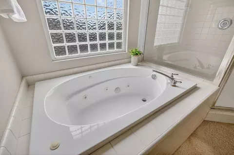 Bath - 5216 Wyndham Oak Ln, Carmichael, CA 95608 photo 4 of 8