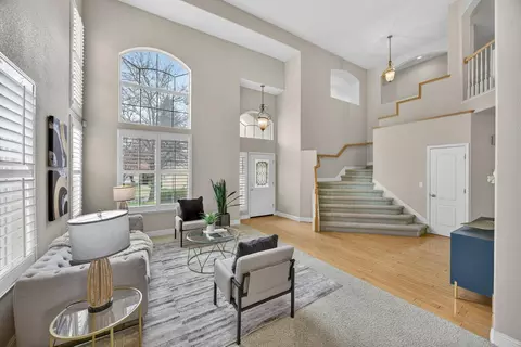 Living - 5216 Wyndham Oak Ln, Carmichael, CA 95608 photo 2 of 9