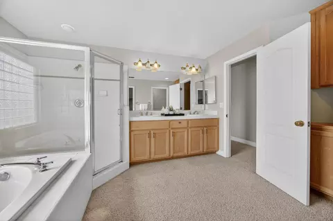 Bath - 5216 Wyndham Oak Ln, Carmichael, CA 95608 photo 5 of 8