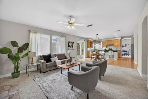Living - 5216 Wyndham Oak Ln, Carmichael, CA 95608 photo 5 of 9